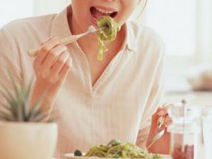 細嚼慢咽有助于預(yù)防老年癡呆癥