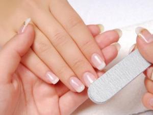 指甲生長速度:手指甲的生長速度快慢與健康關(guān)系