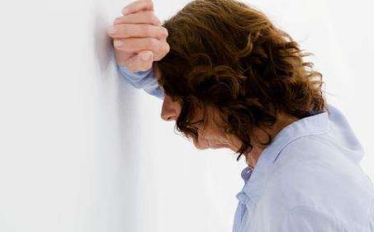 怎么定義更年期?進(jìn)入更年期的癥狀有哪些?