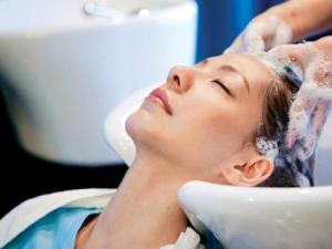 來月經可以洗頭嗎？月經期洗頭注意事項