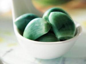 臘八蒜為什么會變綠?臘八蒜的腌制方法