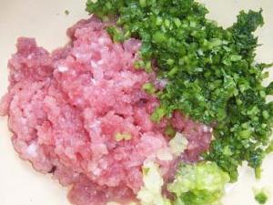 拌肉餡加點(diǎn)土豆沫 吸湯汁留營(yíng)養(yǎng)