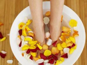 熱水泡腳有什么好處？怎樣泡腳才養生