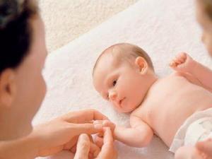 嬰兒濕疹怎么辦?小兒濕疹是怎么引起的