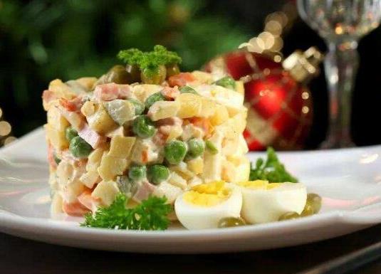 俄羅斯十大名菜排名,紅菜湯非常流行、羅宋湯鮮滑爽口