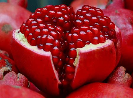 吃石榴有什么好處?石榴的營養價值、功效與作用