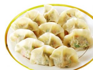 煮餃子時(shí)餃子會(huì)粘在一起怎么辦？水里加點(diǎn)鹽