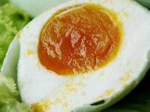 如何選購優質的咸鴨蛋?挑選咸鴨蛋的方法