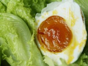 怎樣腌咸鴨蛋蛋黃出油多?咸鴨蛋的腌制方法