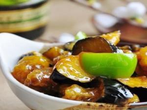 紅燒茄子怎么做不吸油?做紅燒茄子最省油的方法