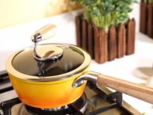 用不粘鍋來炒菜好嗎？炒菜用什么鍋好