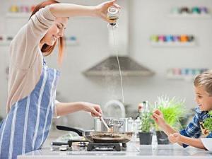 炒菜鹽放多了怎么辦？炒菜放調料的技巧