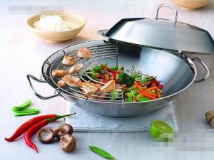 炒菜時鍋里著火怎么辦？炒鍋起火的正確滅火方法