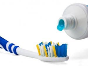 刷牙杯多久換一次?正確使用牙刷的方法