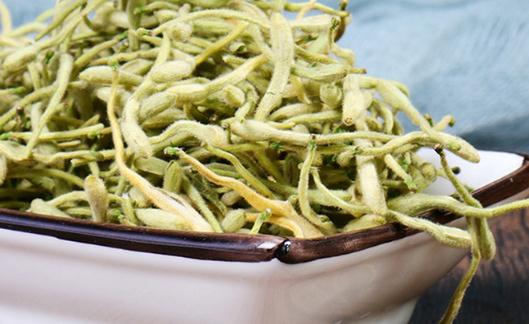 金銀花洗臉后還用清水洗嗎 金銀花泡水洗臉可以抗過敏性皮膚嗎