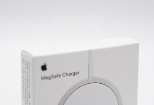 MagSafe外接電池和磁吸充電寶有什么區(qū)別?MagSafe外接電池好用嗎