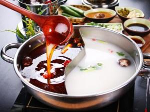 久煮的火鍋湯能喝嗎?火鍋應(yīng)該怎樣吃