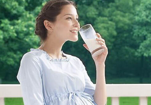 孕婦應(yīng)保持每天一杯奶