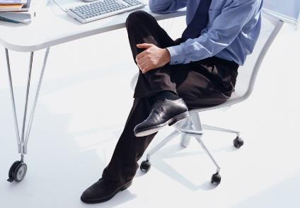 蹺二郎腿會影響男性生殖健康嗎？男人蹺二郎腿有哪些危害