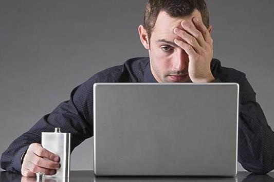 男人身體的疲憊感循環(huán)圈影響生活，30歲男人身體機(jī)能的減弱表現(xiàn)