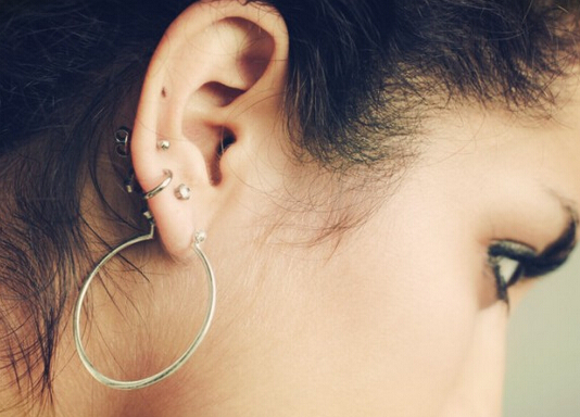 打耳洞需要注意什么？打耳洞疼嗎