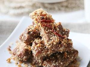 金蒜生炒排骨怎么做好吃？金蒜生炒排骨的做法