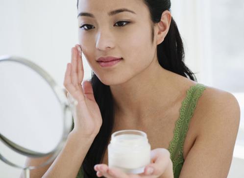 夏季油性皮膚如何去油？夏季油性皮膚用什么護膚品