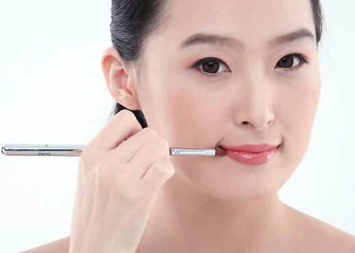 嘴唇脫皮是什么原因？如何預防嘴唇脫皮？