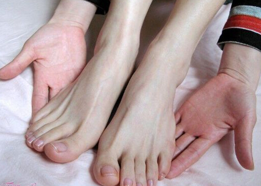 腳扭傷腫了怎么辦？腳扭傷腫了用什么藥