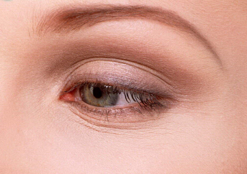 眼睛干澀是怎么回事？眼睛干澀怎么辦