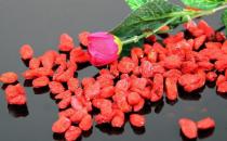 枸杞子泡水能補腎-枸杞泡水喝多少合適？