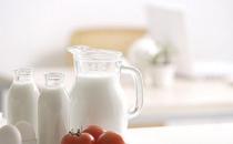 牛奶什么時候喝最好？早上空腹喝純牛奶易消化不良