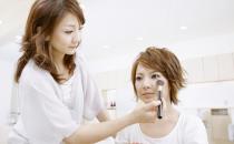 男生最愛甜美風：粉嫩眼影的畫法