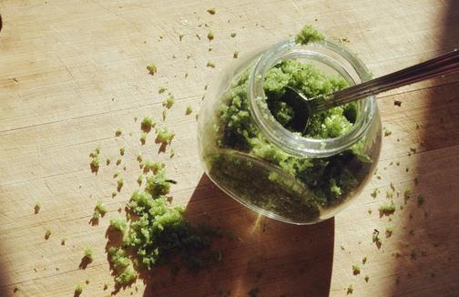 自制綠茶磨砂膏能去除皮膚污垢