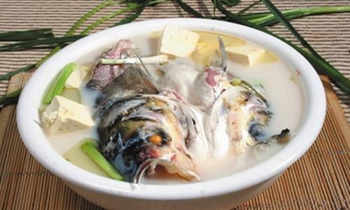 燉魚怎么做好吃?燉魚時(shí)加塊豆腐營(yíng)養(yǎng)翻倍