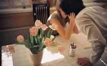 為什么美女都喜歡配丑男？