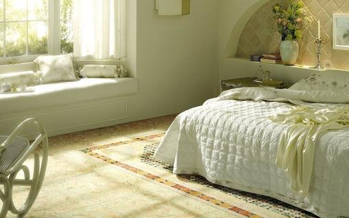 臥室吊頂的設計:在四周做吊頂