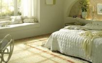 臥室吊頂的設計：在四周做吊頂