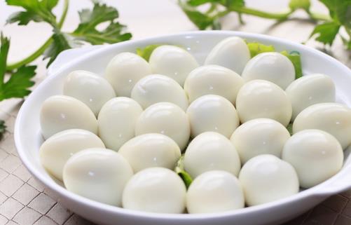 鵪鶉蛋的營(yíng)養(yǎng)價(jià)值豐富 吃鵪鶉蛋健腦緩解失眠