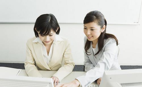 上班族腰背痛怎么回事 須警惕是否患強直性脊柱炎