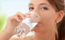多喝水有6大好處 5類人更應多喝