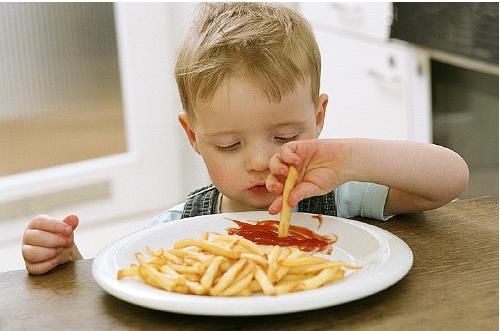 寶寶吃太多長(zhǎng)不高 孩子增高3誤區(qū)