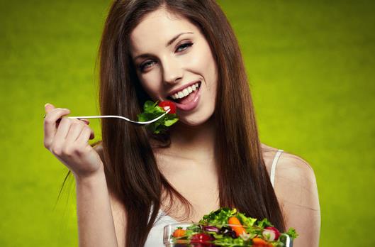 臉上長痘痘吃什么能去除