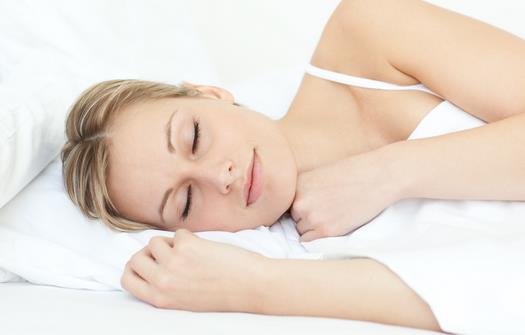 長期側睡乳房不對稱嗎 哪些習慣傷害乳房