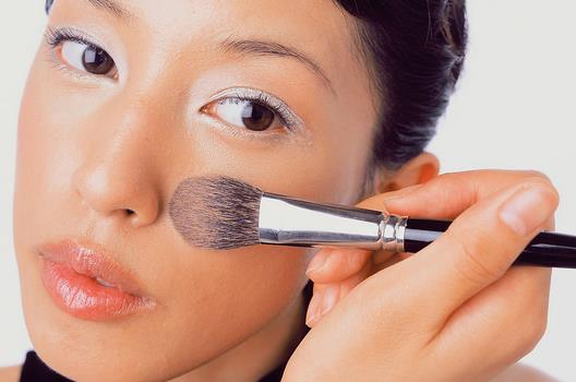 冬日煩惱 皮膚干燥為什么也長痘