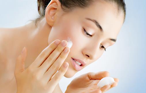 科學(xué)“戰(zhàn)痘” 千萬別摳“危險(xiǎn)三角區(qū)”