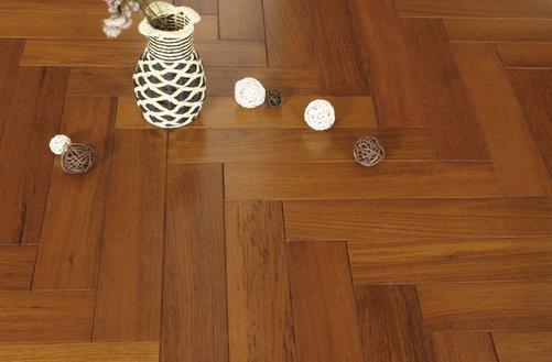 購(gòu)買(mǎi)地暖地板的注意事項(xiàng)