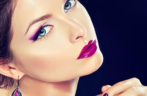 別把偽素顏不當(dāng)化妝 它會(huì)傷心的