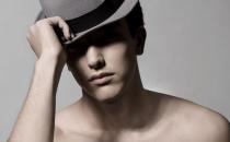 男人撒謊時的7個面部特征