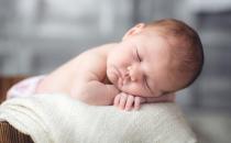 從寶寶睡姿上看出寶寶智商